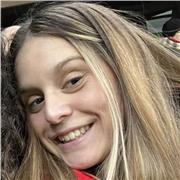 Profesor de apoyo para los niños de primaria